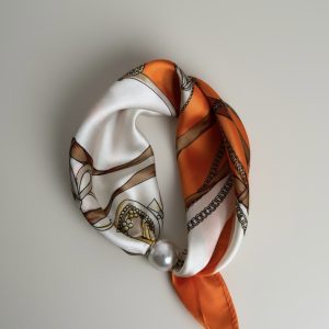 Magnetic pearl scarf kingsday