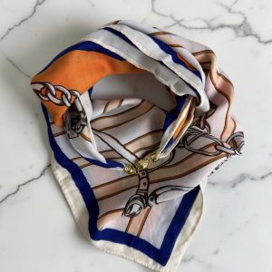 Magnetic scarf chain